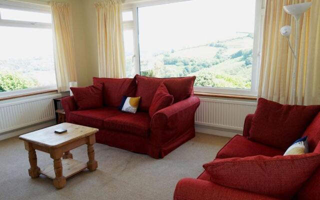 15 Churchfields - Bungalow with Estuary Views and Parking