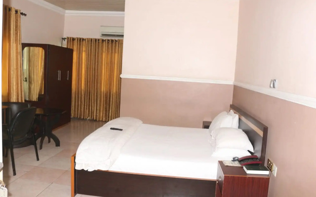 New Point Hotel And Suites