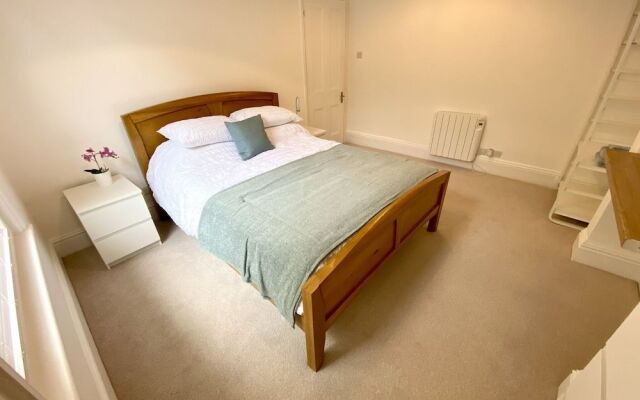 Spacious Two Bed Apartment in Poole