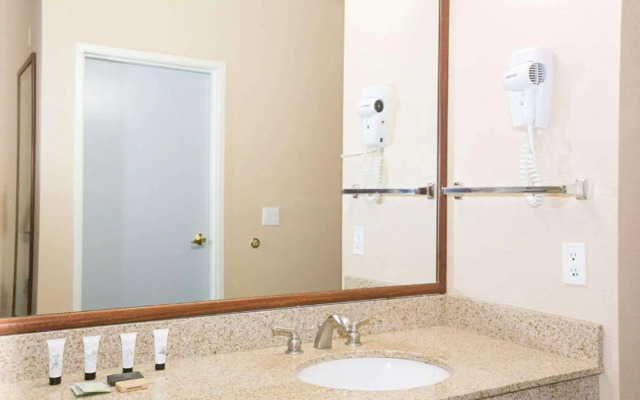 Red Lion Inn & Suites McMinnville