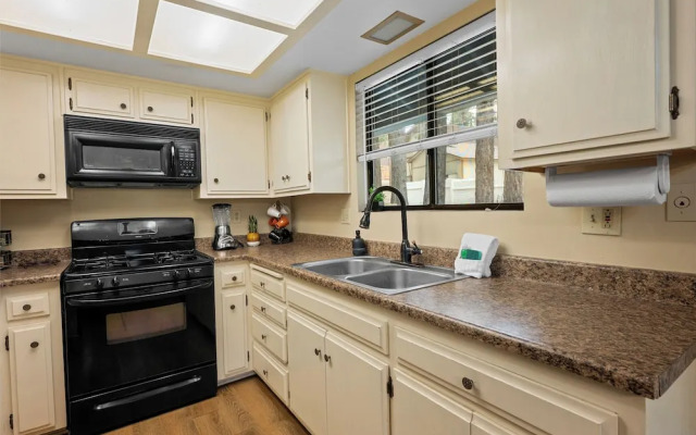 Bear Woods 3BR Retreat