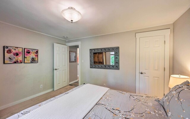 Family-friendly Kirkland Home ~ 1 Mi to Downtown