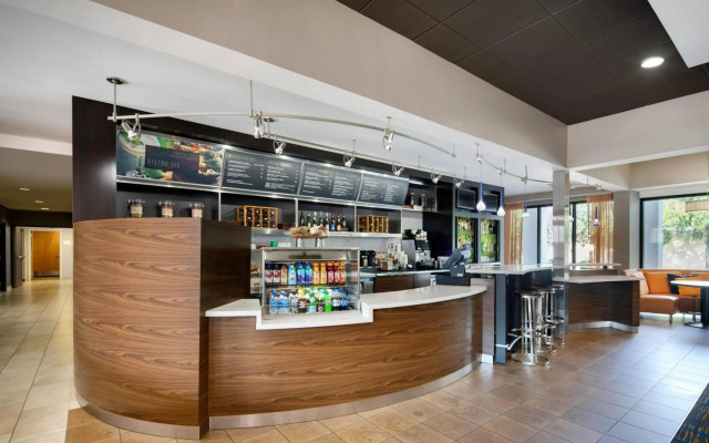 Courtyard by Marriott Addison Midway