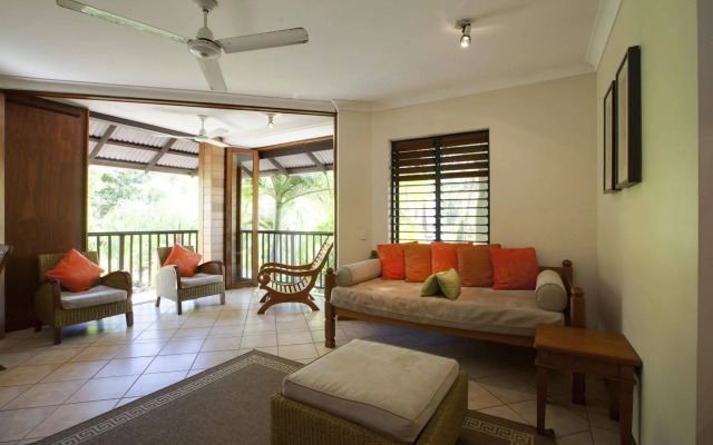 Seascape Holidays- Hibiscus Apartment