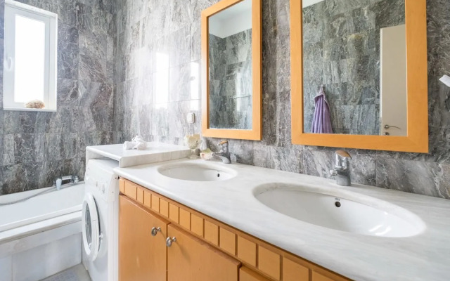 Steps to the beach family Home in Agioi Apostoloi