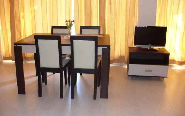 Rose Garden Omax Hotel Apartments