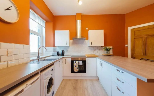 The Riverside Apartment (free parking)