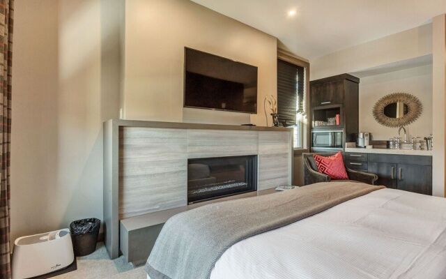 Four Bedroom Penthouse 4 Apartment Hotel by RedAwning