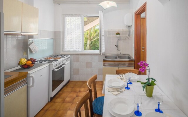 Nice Apartment in Lovrecica With Wifi and 2 Bedrooms