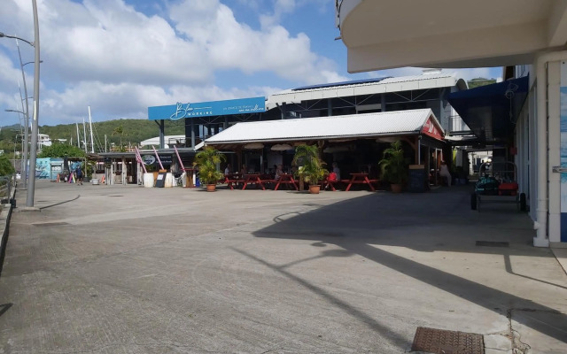 Appartement face à la marina du marin martinique