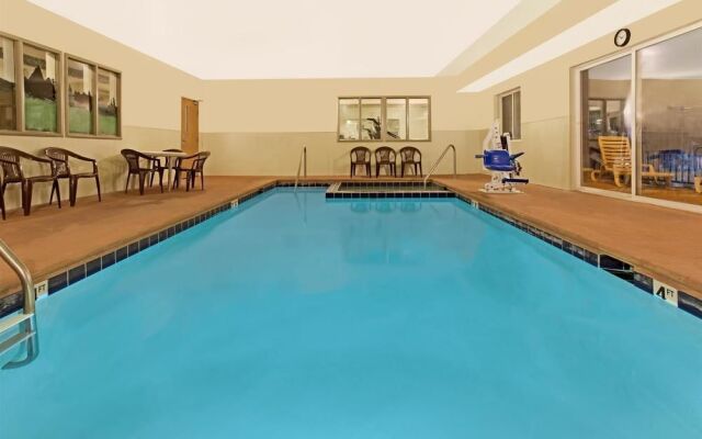 Days Inn & Suites Castle Rock