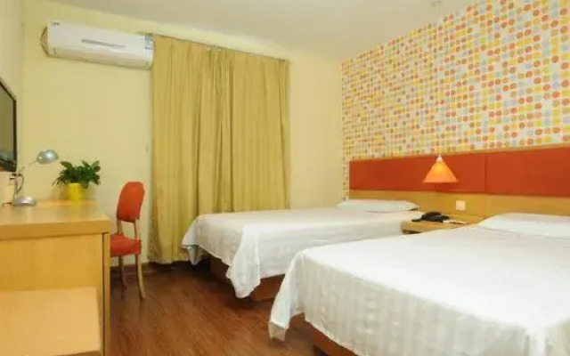 Home Inn (Nanjing Hongqiao Center Saipailou Street)