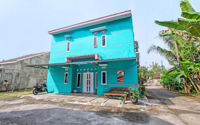 OYO 92521 Guest House Inayah Syariah