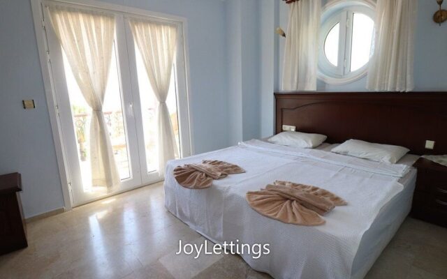 Villa FT01 by JoyLettings