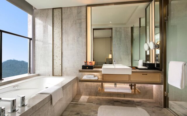 Crowne Plaza Xiangxi