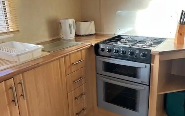 3-bed Seaside Holiday Home -pet Friendly & Parking