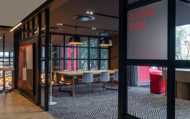 Radisson RED Hotel, Johannesburg Rosebank