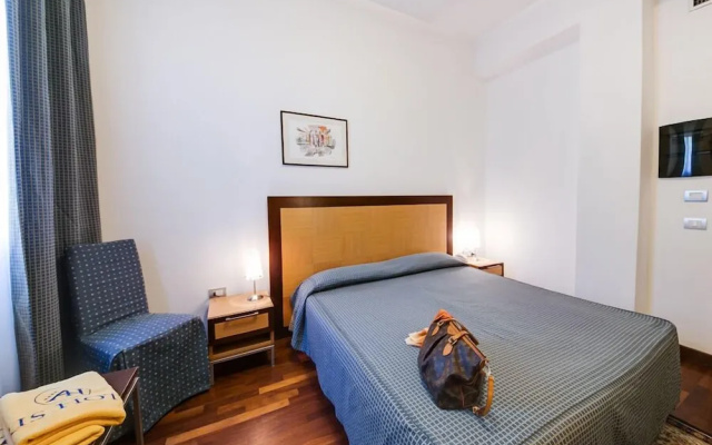 Hotel Aris
