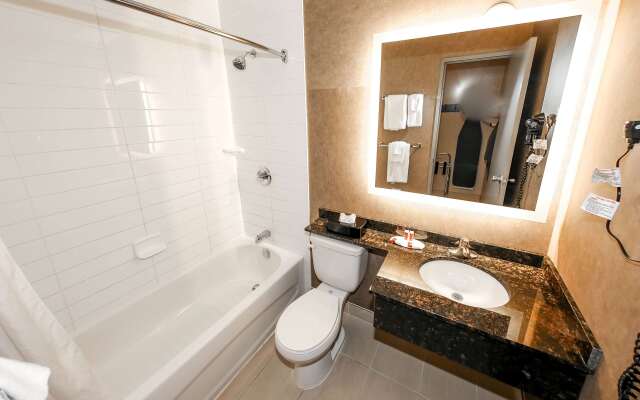 Howard Johnson by Wyndham Winnipeg West