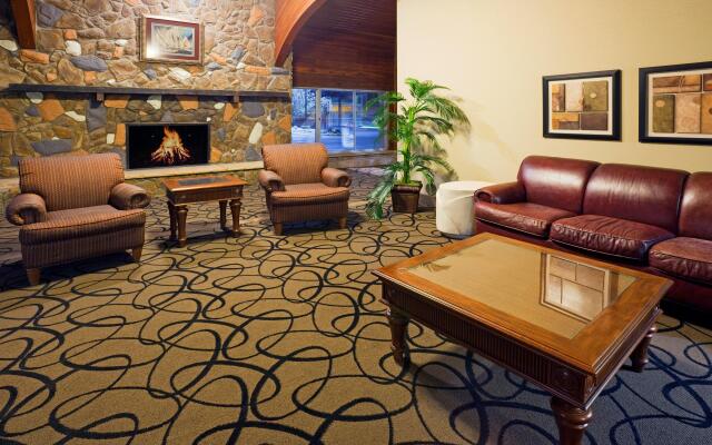 Holiday Inn Detroit Lakes, an IHG Hotel