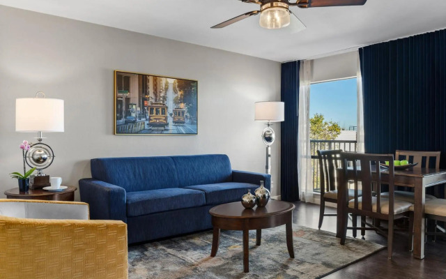 Suites At Fishermans Wharf