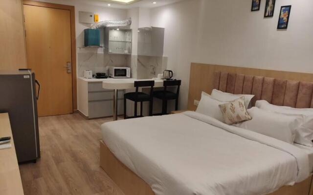 Lovely Studio apartment 1-bedroom with small kitchen and pool