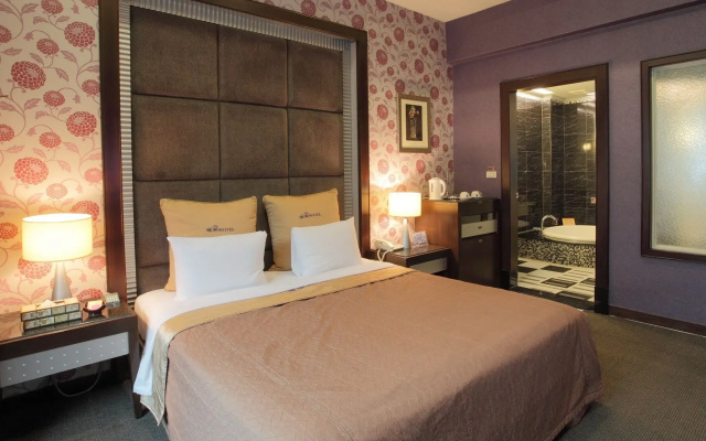 Regale Villa Hotel