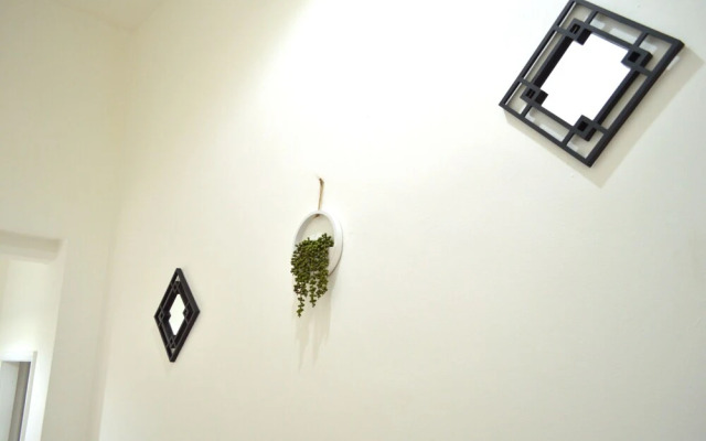 Beautiful Two-bed Apartment With Driveway Parking