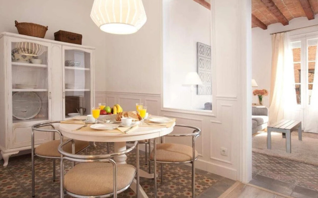 Modern 3 Bedroom Flat With Terrace in Lesseps