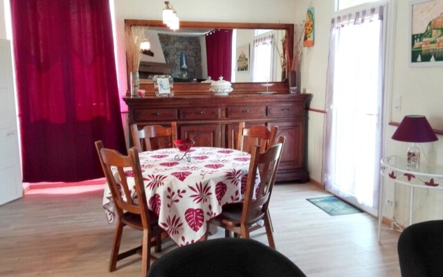 Holiday Home Lieu Dit Les Bas Brulays