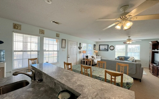 Sea Note 3 Bedroom Home by RedAwning