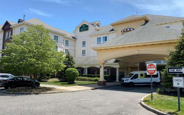 La Quinta Inn & Suites by Wyndham Islip - MacArthur Airport