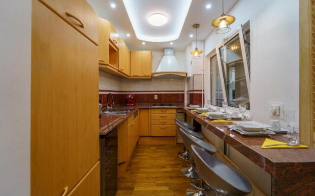 Main square 5 star luxury apartment with view