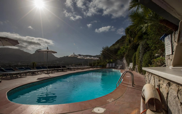 Cristina Hotel