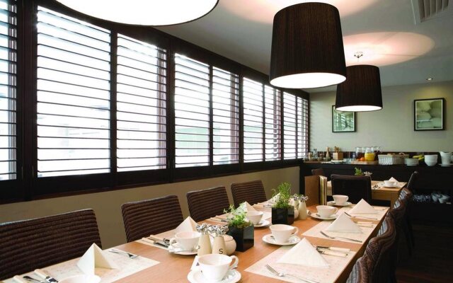 Dolphin House Serviced Apartments