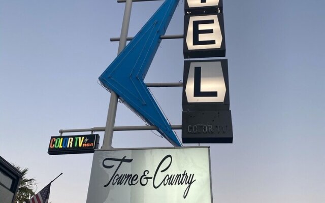 Towne and Country Motel