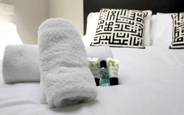 Luxury Penthouse Suite - Swansea Central - Beach