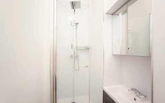 Elegant 1 Bedroom Flat With Period Features in Bristol