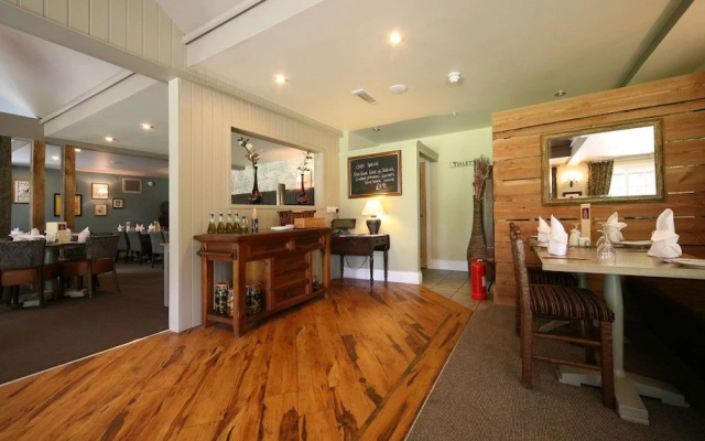 The Dewdrop Inn