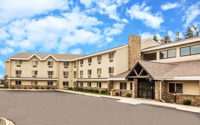 AmericInn Hotel & Suites Sheboygan