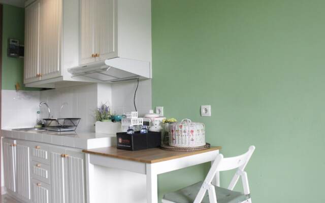 Stylish & Comfortable Studio at Beverly Dago Apartment