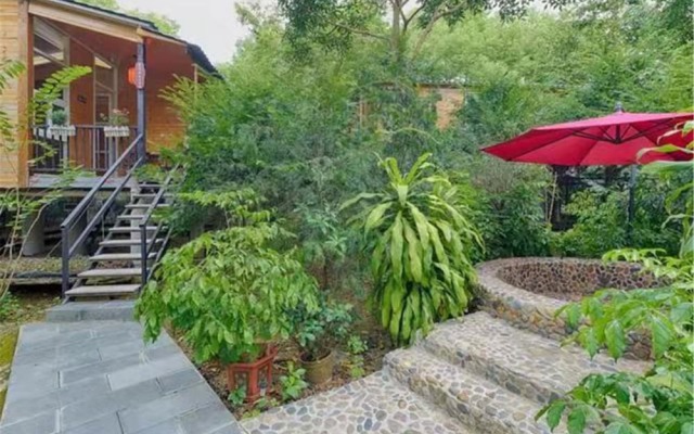 Lanrenyuanlin Hotspring Wooden House