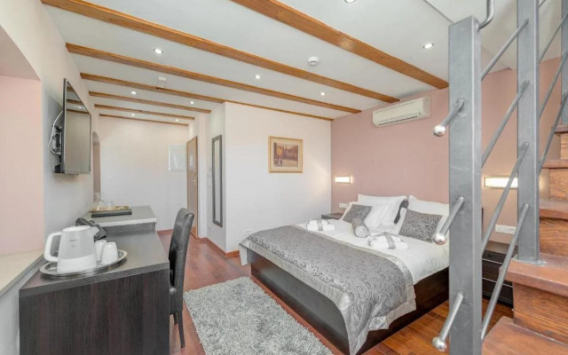 Palace Suites Heritage Hotel – Adults Only