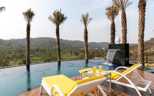 StayVista at Brickwood Hill with Outdoor Infinity Pool & Jacuzzi