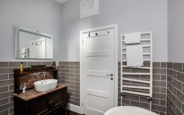 Stunning 5 Bed in the Centre of Bourton