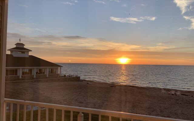 Breakers Resort & Beach Bar