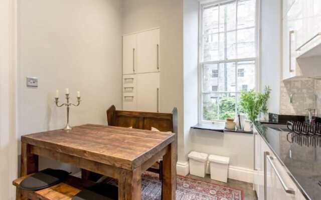 Converted Flat in Historic Building in Desirable New Town