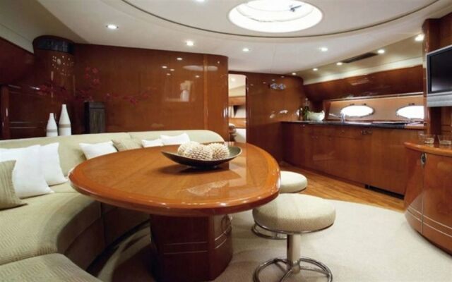 Yacht Hotels