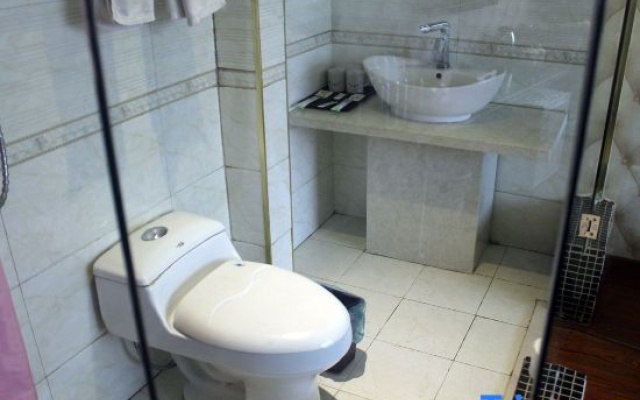 Xiaohonglou Hotel, Luohe – Bathroom – Qiqihar