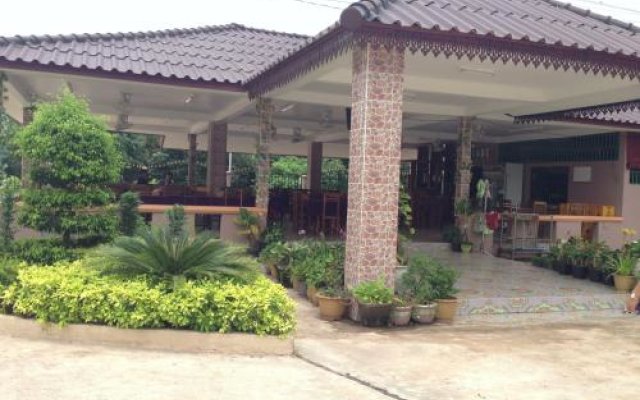 Chaleunheuang Guesthouse And Restaurant